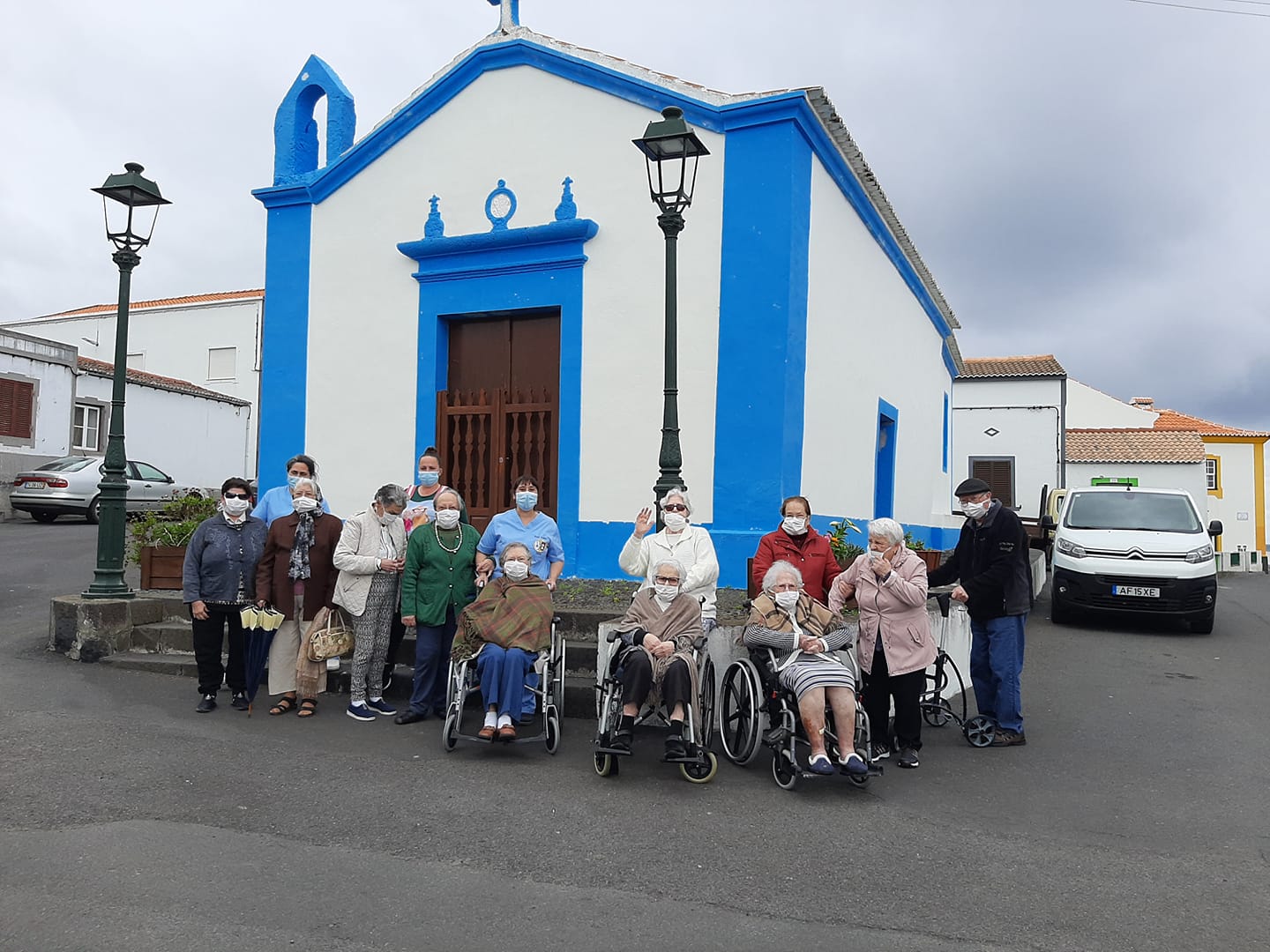 Passeio junto à igreja